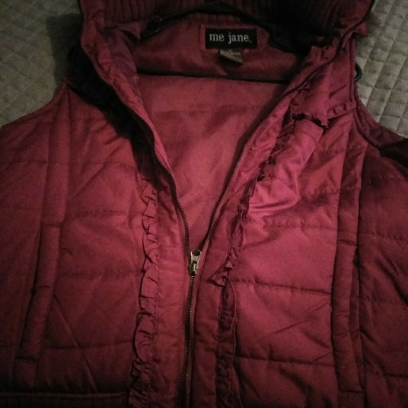 Red hooded vest - Picture 3 of 5